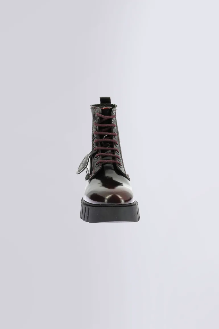 Kick Facet vernis Bordeaux