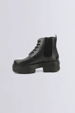 Kick Helena Noir