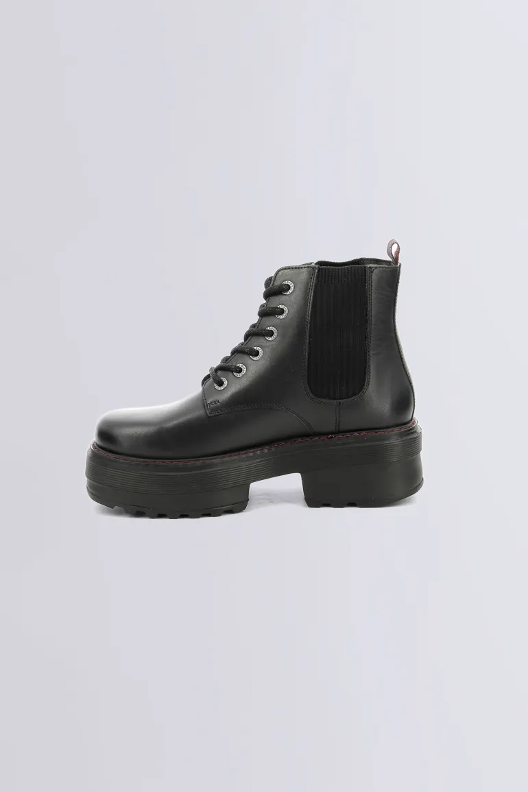 Kick Helena Noir